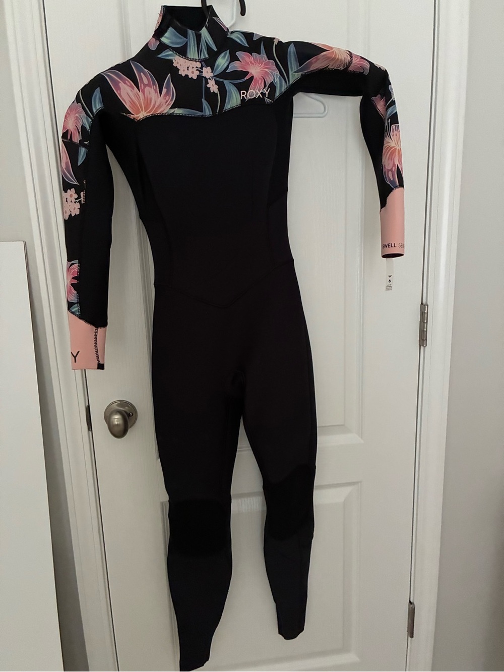 Roxy Pink Neoprene Wetsuit Cuff with Maroon Lining 3:2